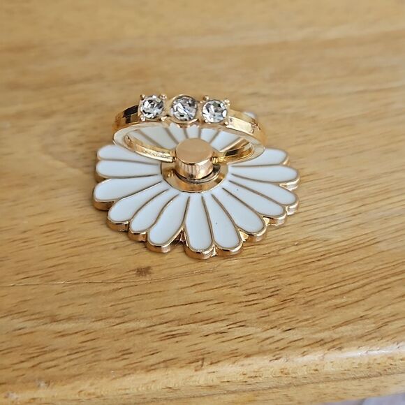 NWOT White mobile phone grip in the shape of a flower - Picture 1 of 5